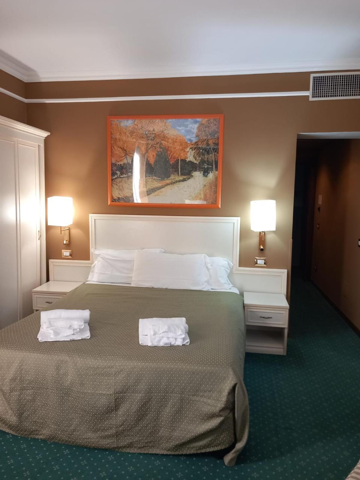 Cervara Park Hotel Rome Bagian luar foto
