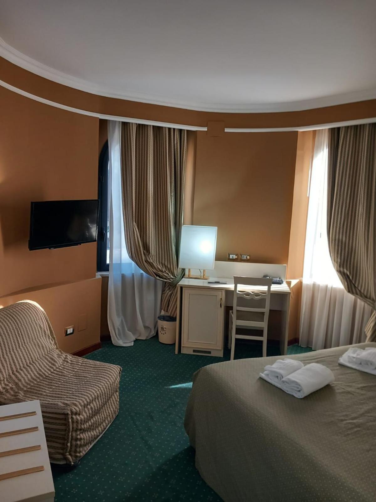 Cervara Park Hotel Rome Bagian luar foto