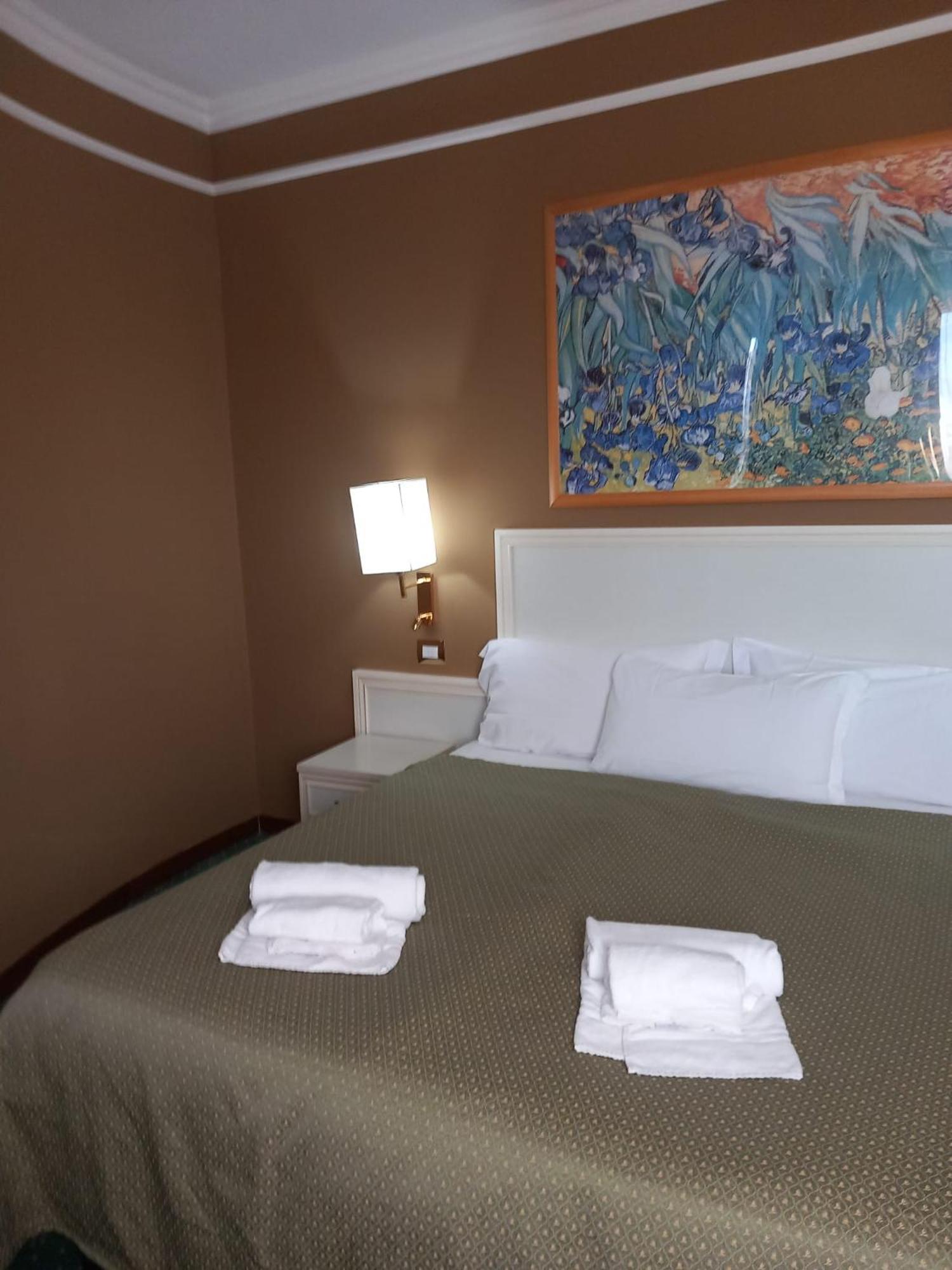 Cervara Park Hotel Rome Bagian luar foto