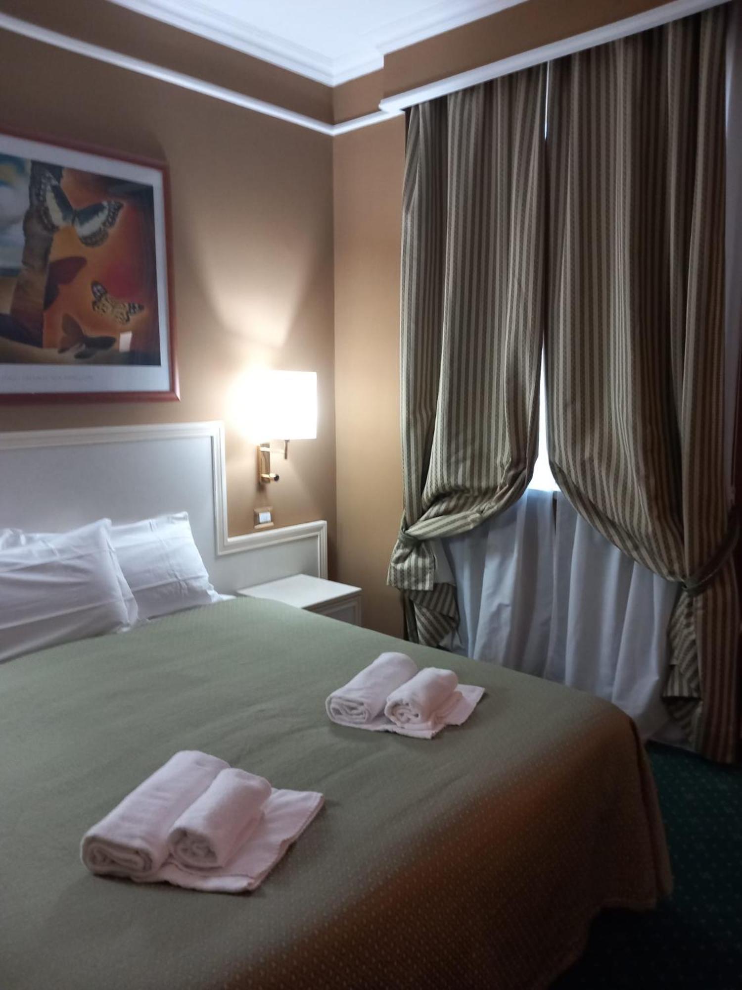 Cervara Park Hotel Rome Bagian luar foto