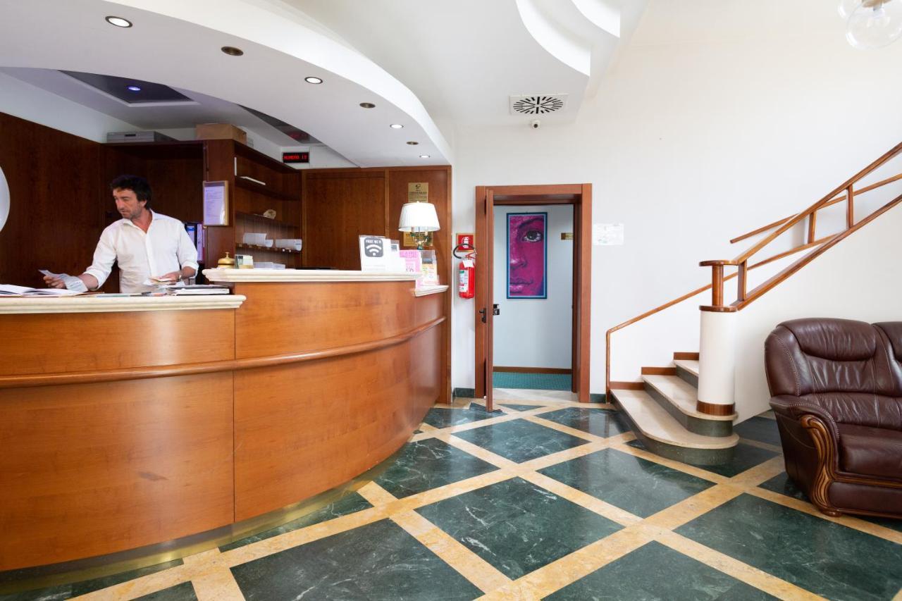 Cervara Park Hotel Rome Bagian luar foto