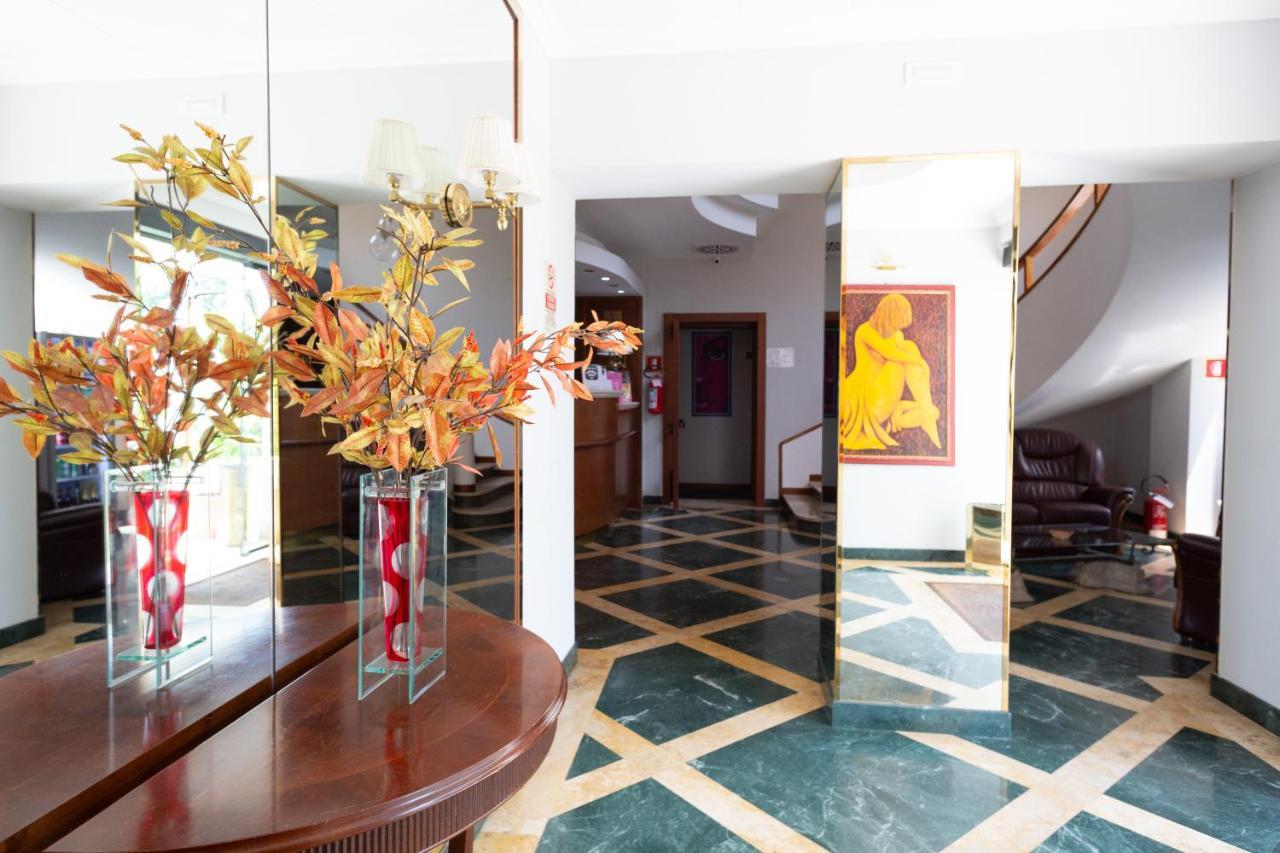 Cervara Park Hotel Rome Bagian luar foto