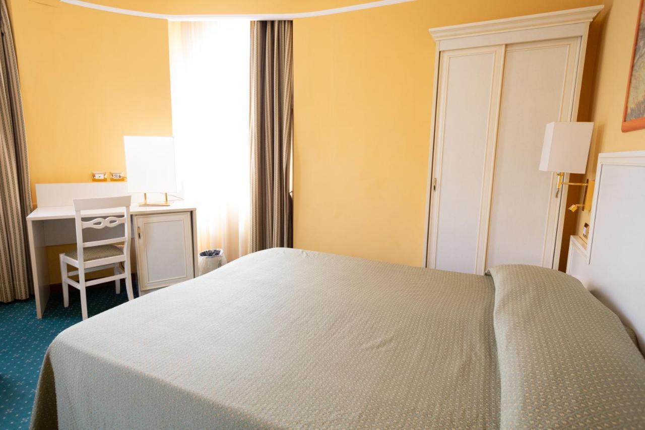 Cervara Park Hotel Rome Bagian luar foto