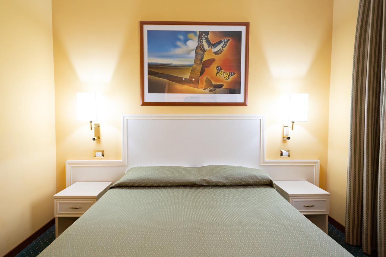 Cervara Park Hotel Rome Bagian luar foto