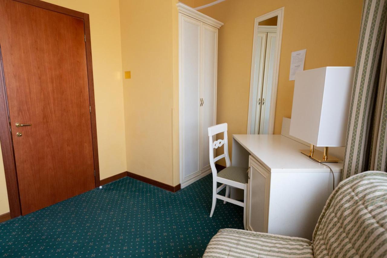 Cervara Park Hotel Rome Bagian luar foto