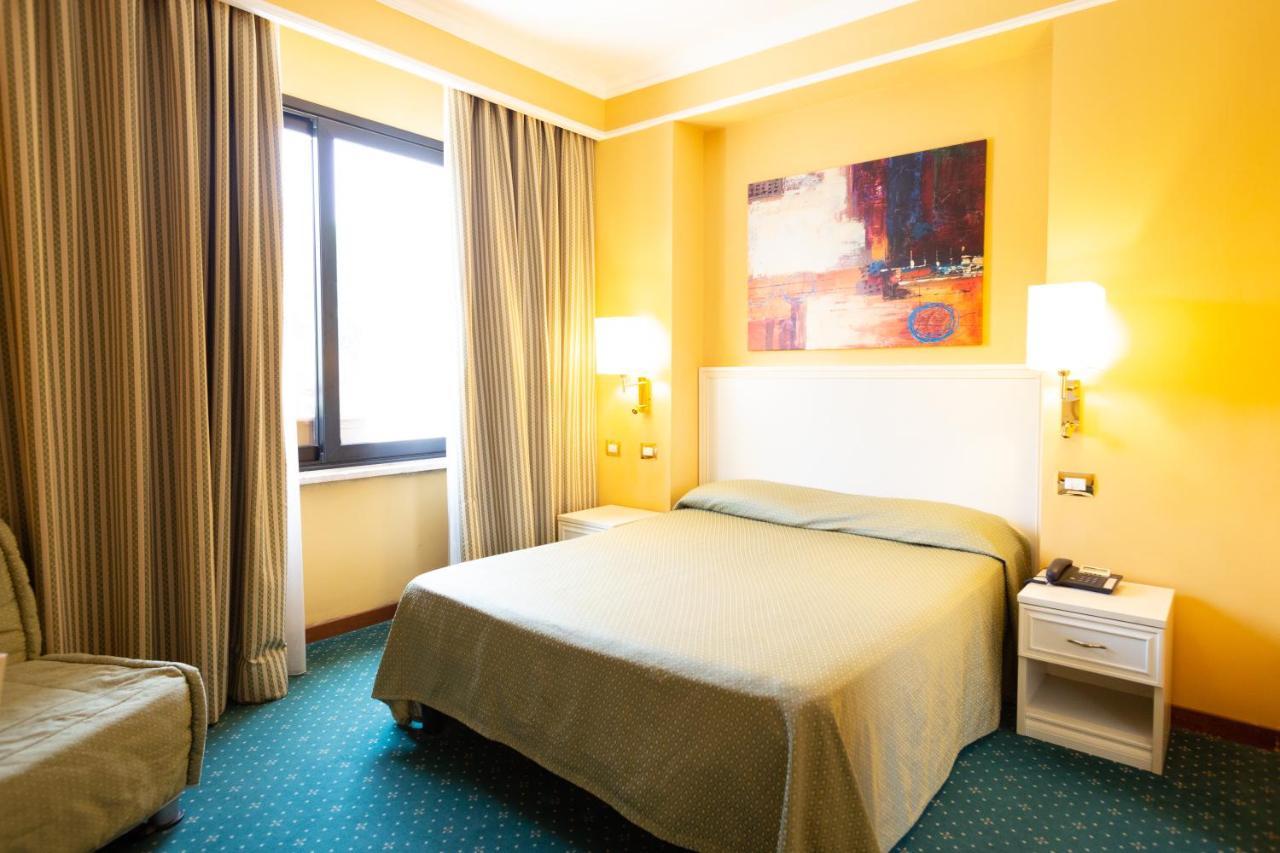 Cervara Park Hotel Rome Bagian luar foto