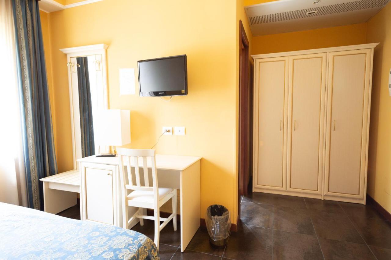 Cervara Park Hotel Rome Bagian luar foto